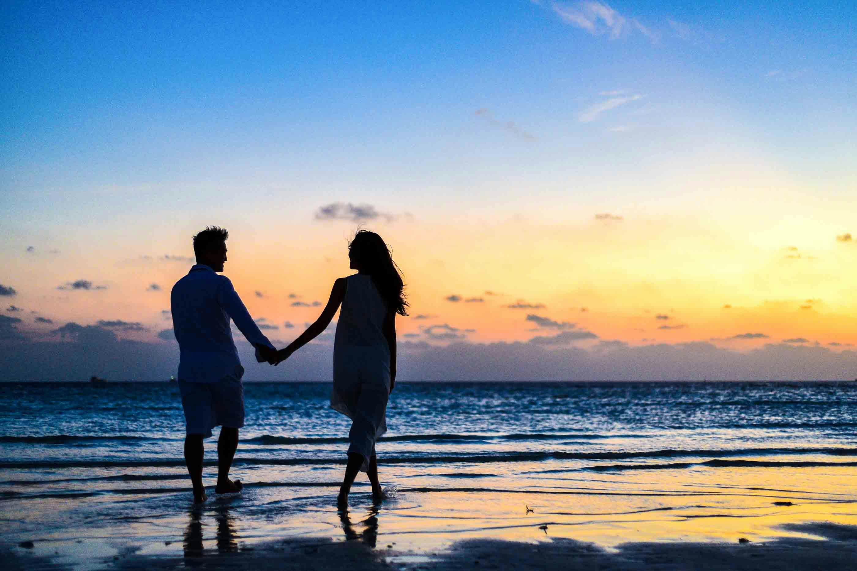 Couple silhouette at sunset